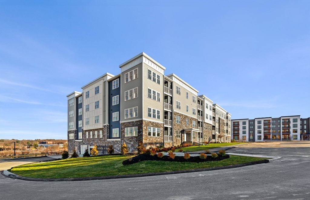6 Stratton Drive 404