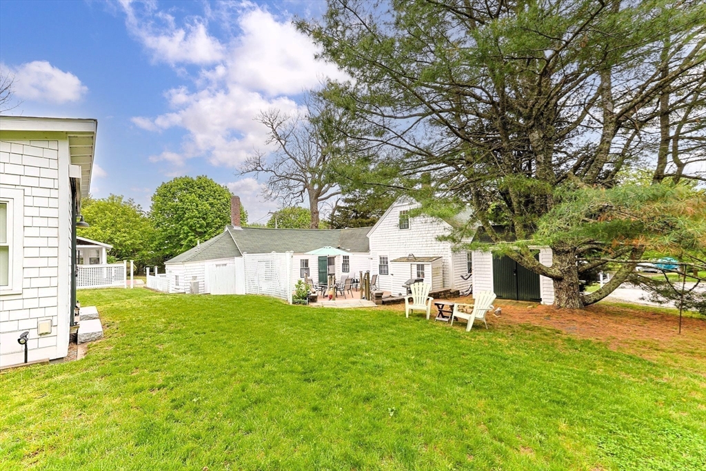 1110 Queen Anne Rd