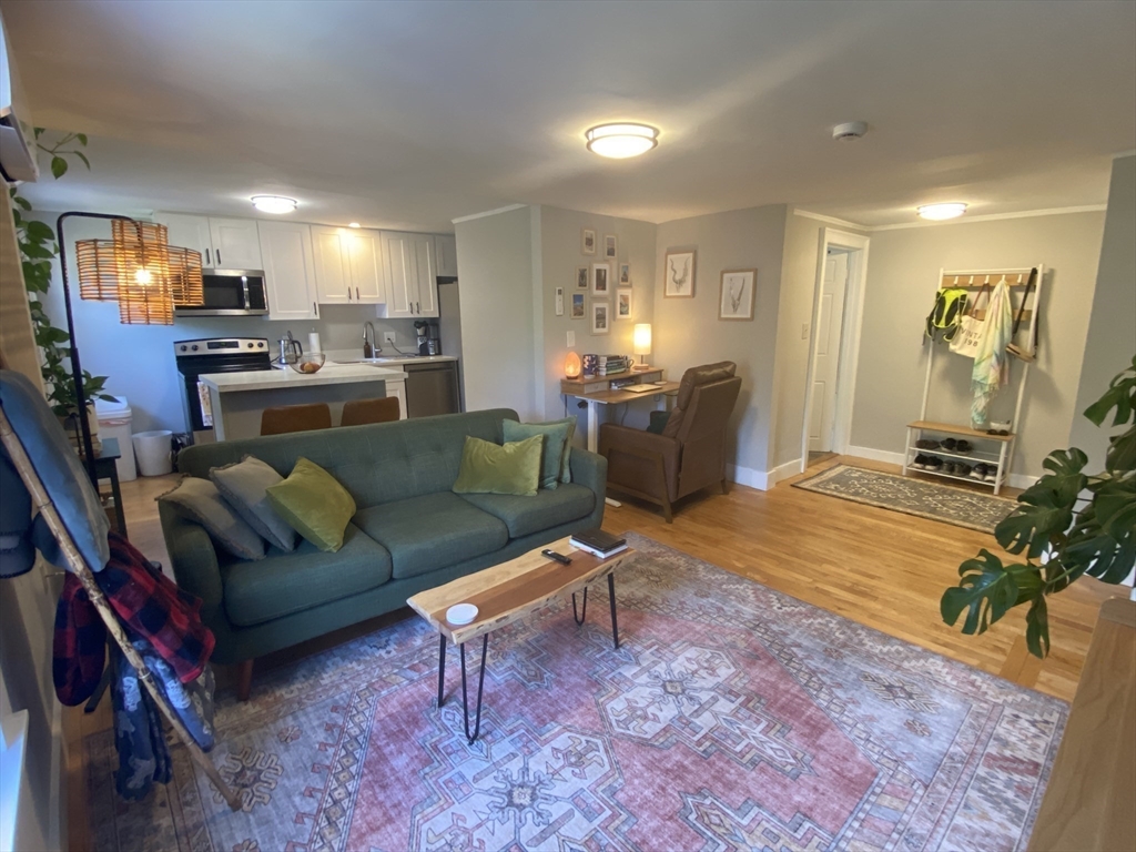 Click for 13 Pleasant St #2, Medfield, MA slideshow