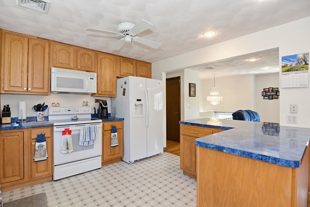 37 Cresthaven Drive, Burlington, MA Photo #7