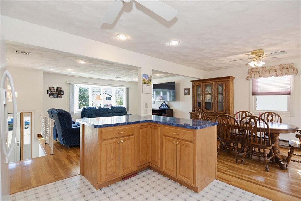 37 Cresthaven Drive, Burlington, MA Photo #6