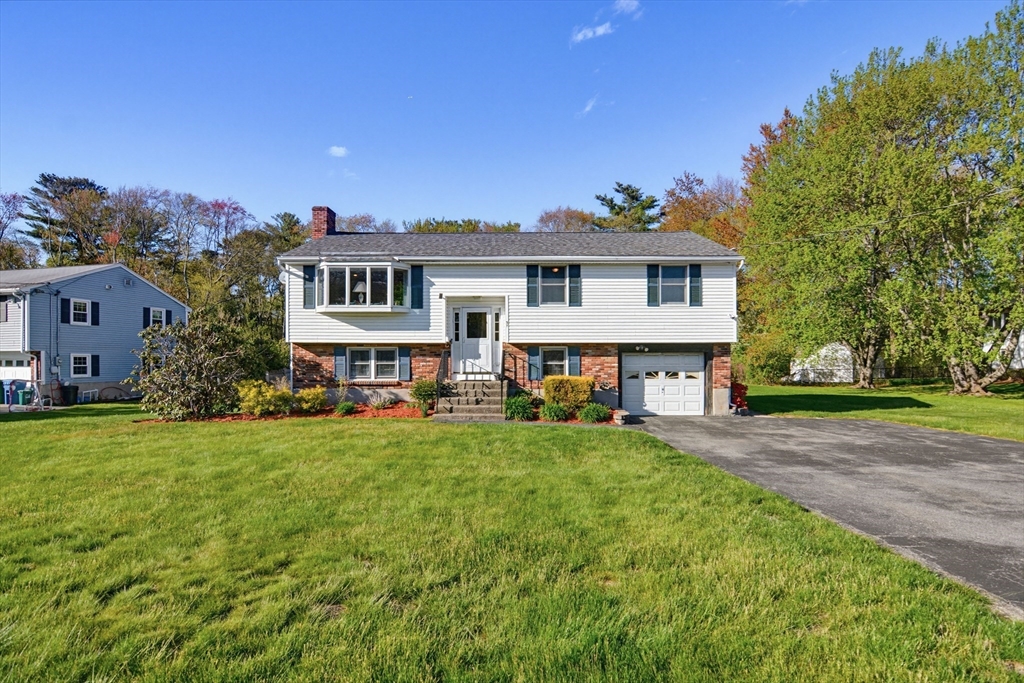 37 Cresthaven Drive, Burlington, MA Photo #2