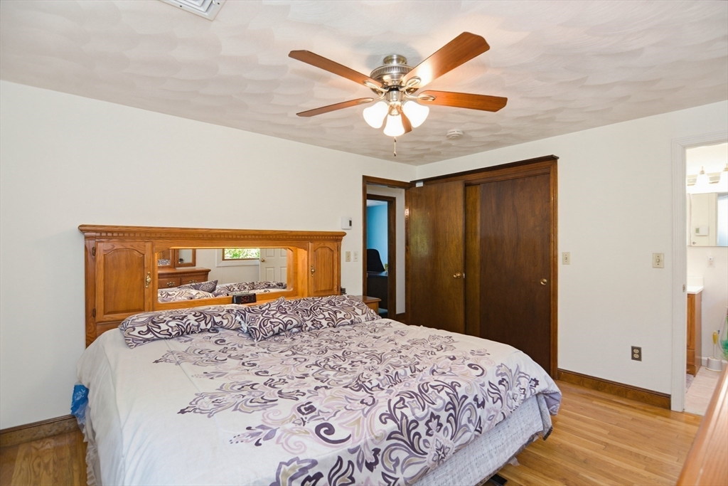 37 Cresthaven Drive, Burlington, MA Photo #12