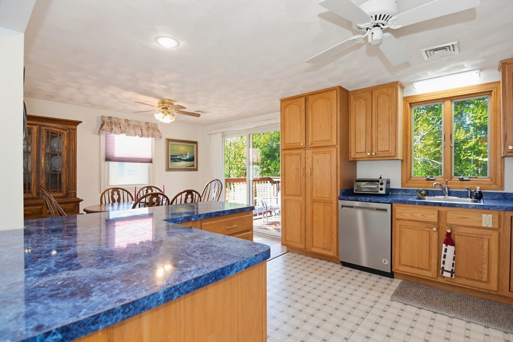 37 Cresthaven Drive, Burlington, MA Photo #8