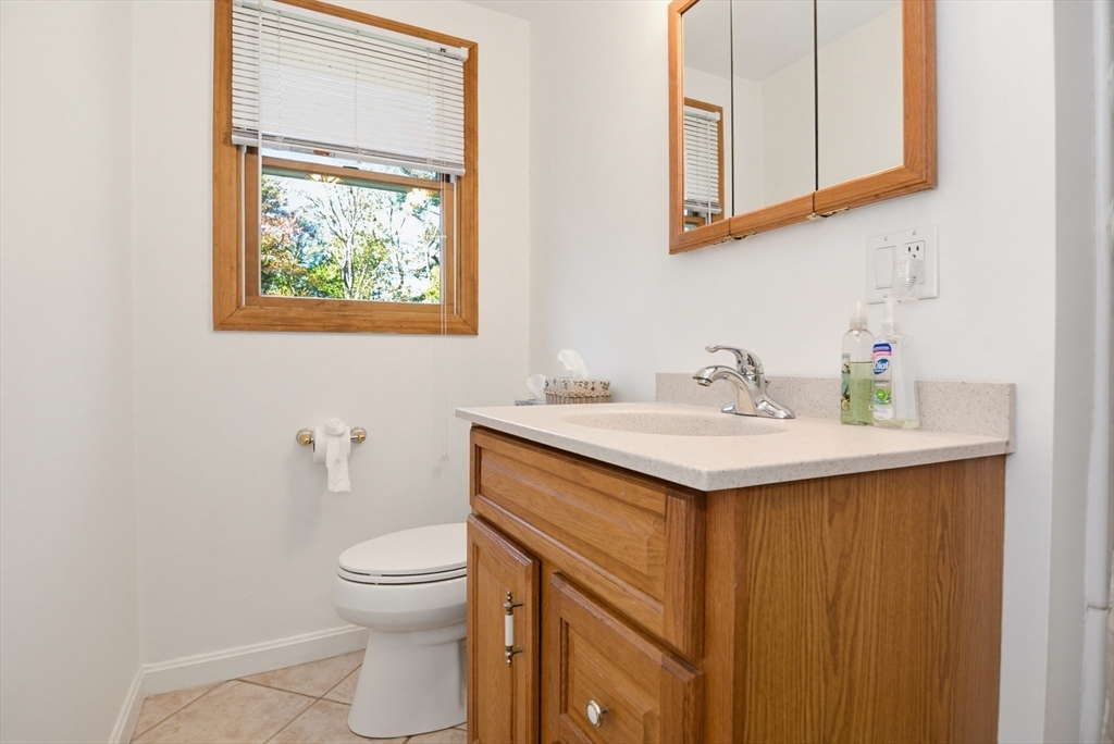 37 Cresthaven Drive, Burlington, MA Photo #10