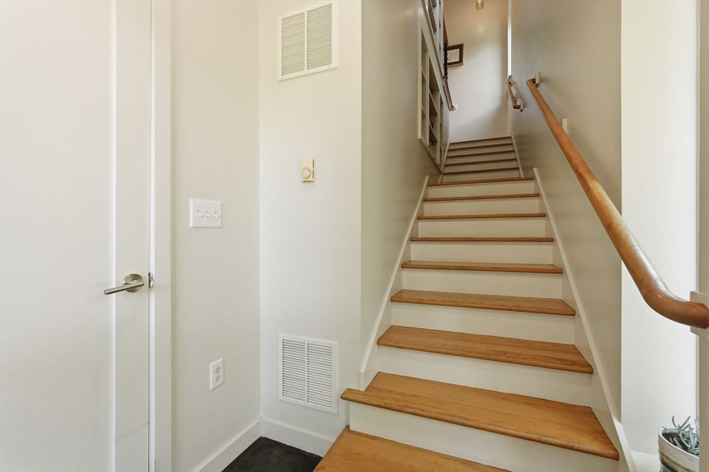 108 Grove St #B, Northampton, MA Photo #33