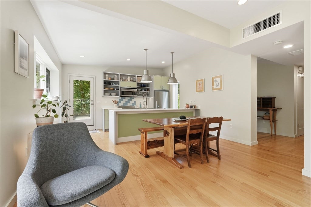108 Grove St #B, Northampton, MA Photo #20