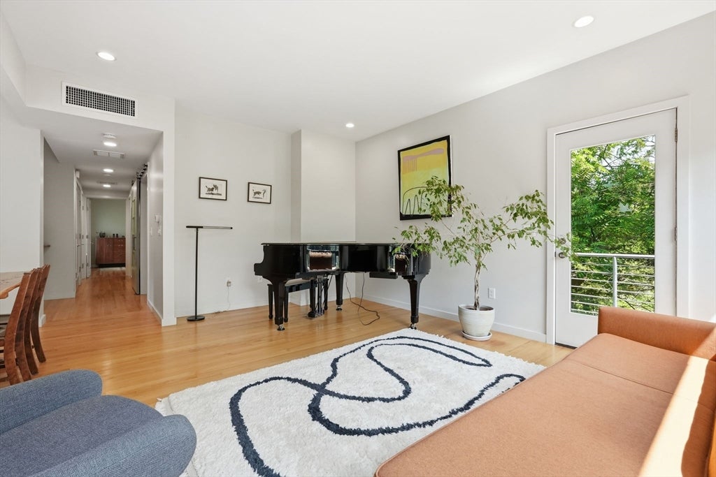 108 Grove St #B, Northampton, MA Photo #8
