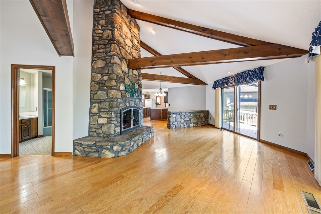 64 Dowds Ln