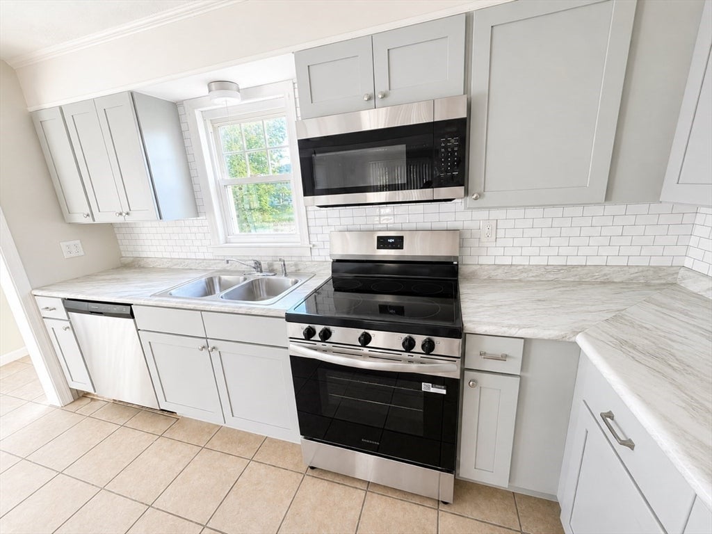63 Prairie Ave, Swansea, MA, 63 Prairie Ave, Swansea, MA Photo #6