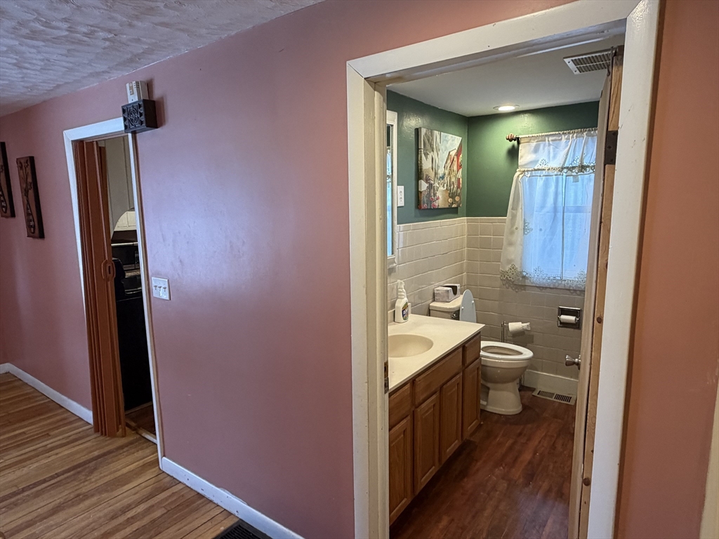845 Stafford St, Leicester, MA Photo #10