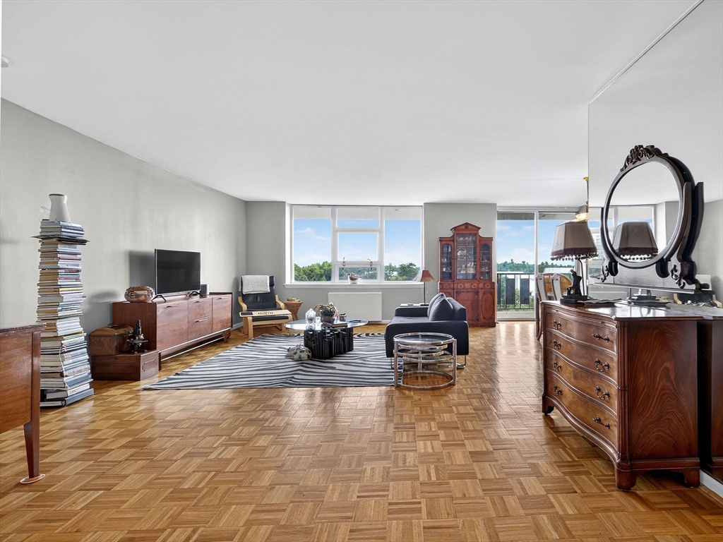 280 Boylston St. 908