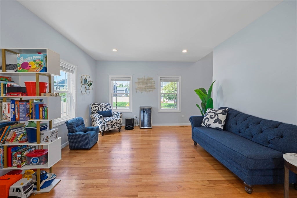 51 Elaine Cir, Springfield, MA Photo #25