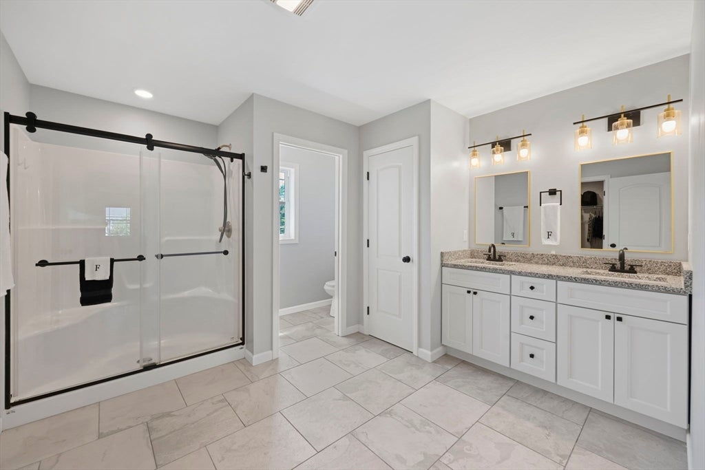 51 Elaine Cir, Springfield, MA Photo #10