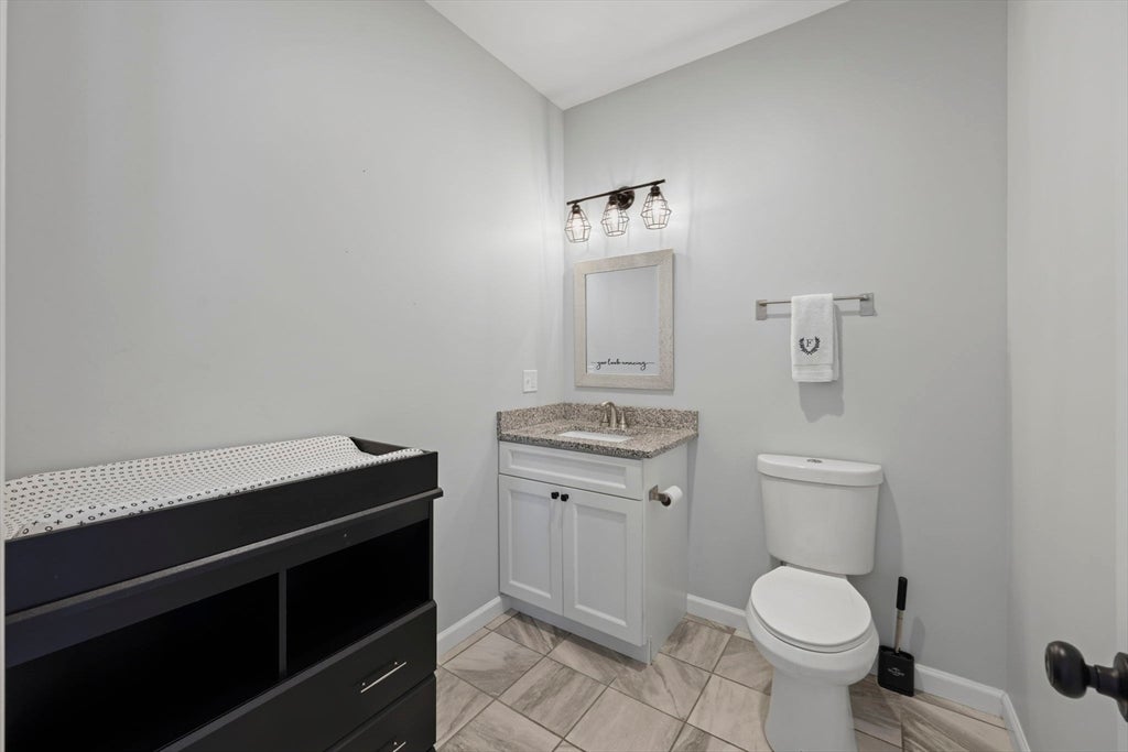 51 Elaine Cir, Springfield, MA Photo #22