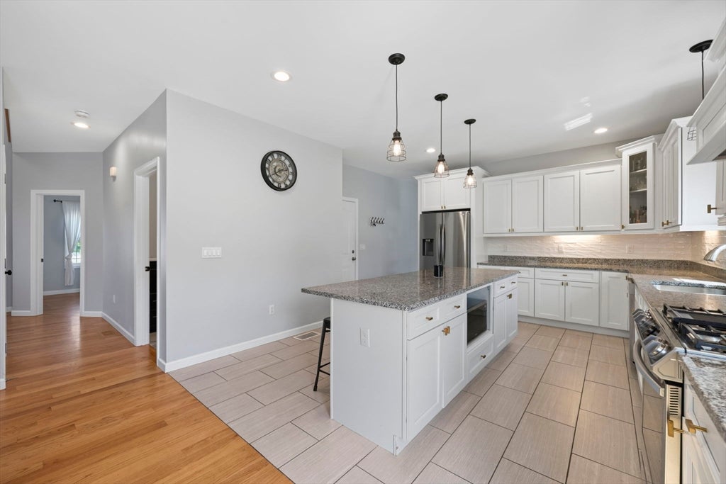 51 Elaine Cir, Springfield, MA Photo #31