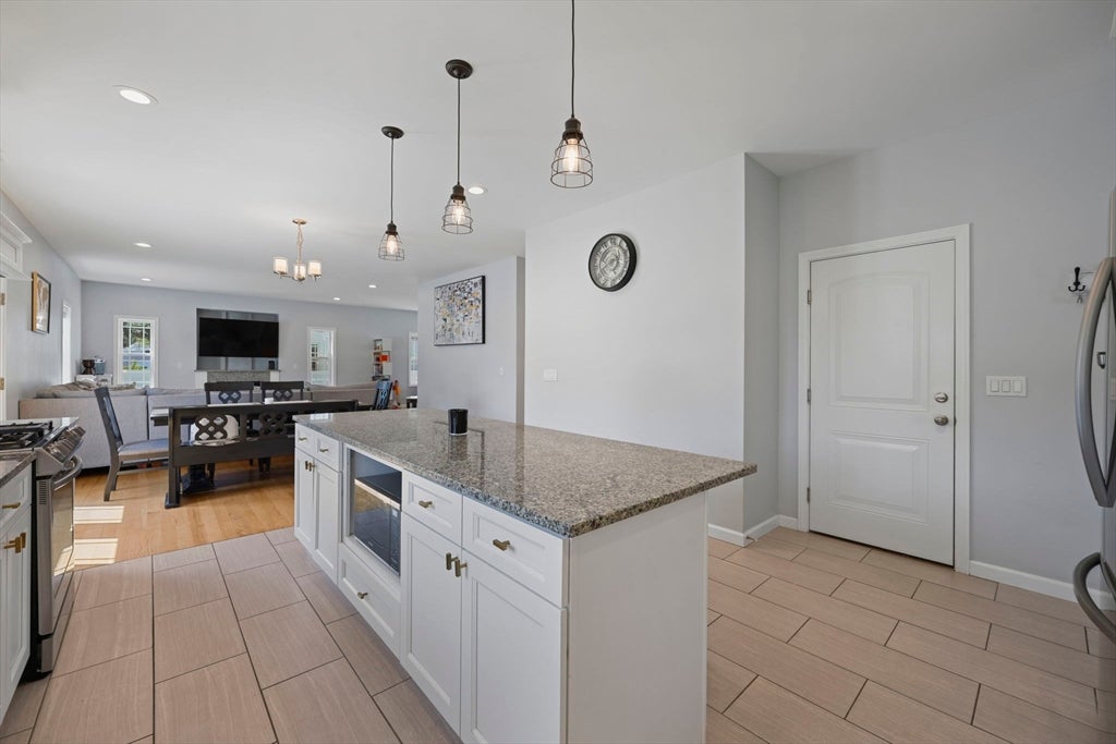 51 Elaine Cir, Springfield, MA Photo #32