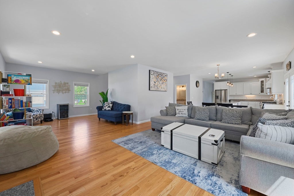 51 Elaine Cir, Springfield, MA Photo #24