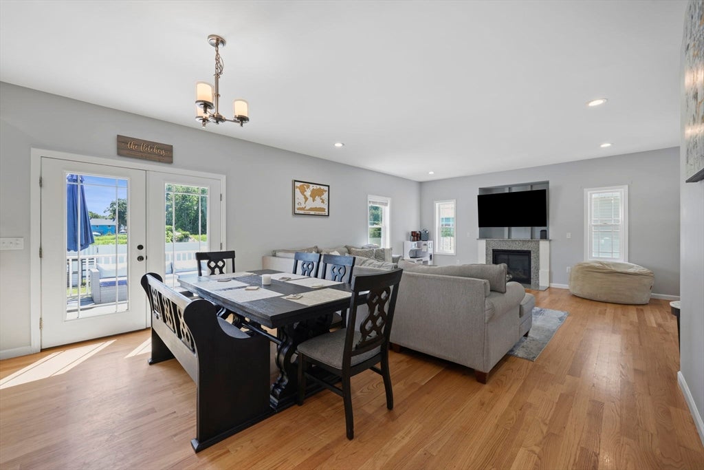51 Elaine Cir, Springfield, MA Photo #23