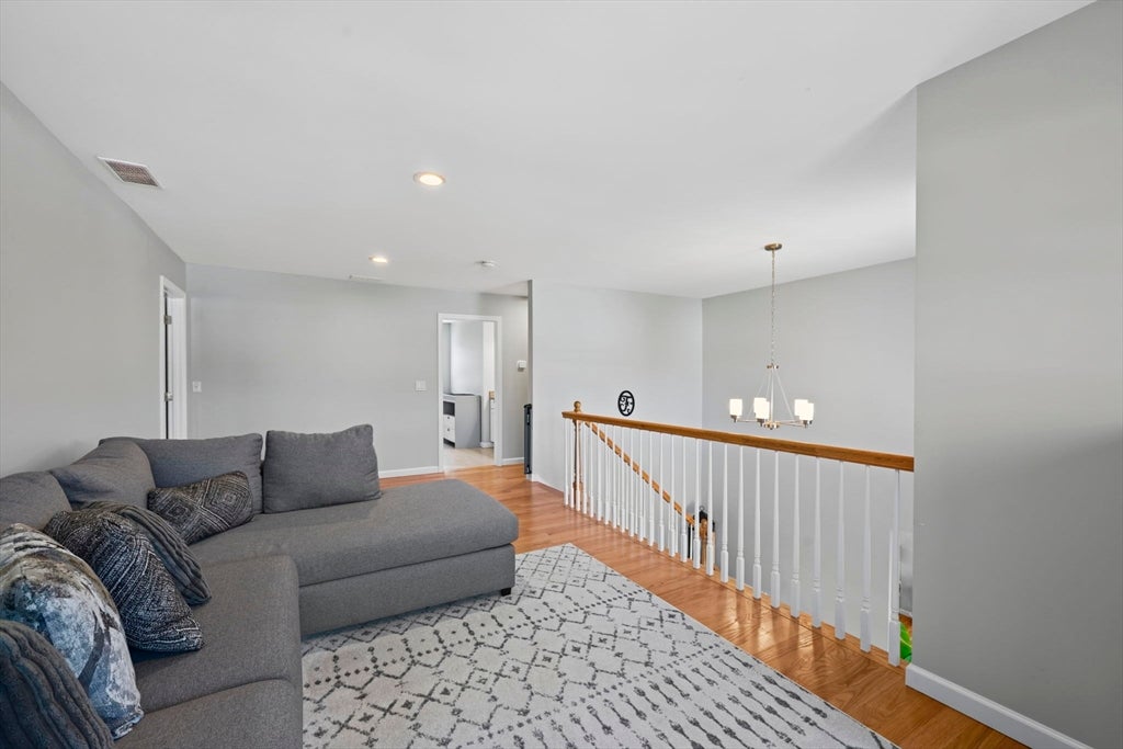 51 Elaine Cir