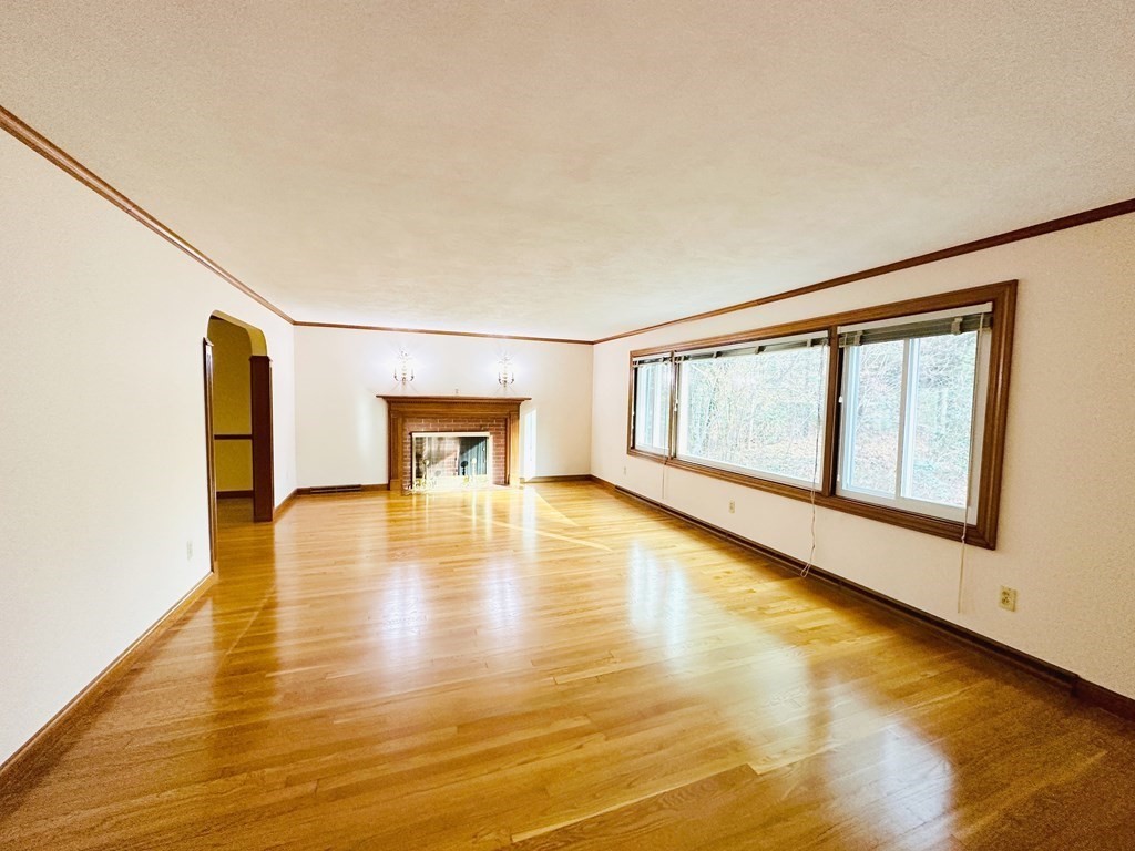 5 Crest Dr W