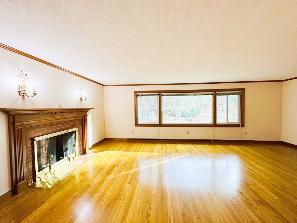 5 Crest Dr W