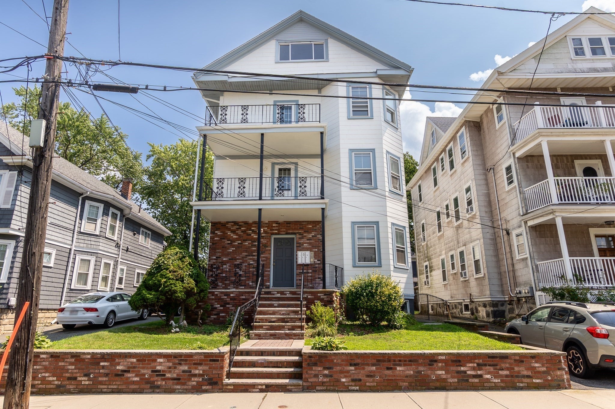 Click for 90 Bellevue Ave #1, Winthrop, MA slideshow Click for 90 Bellevue Ave #1, Winthrop, MA slideshow