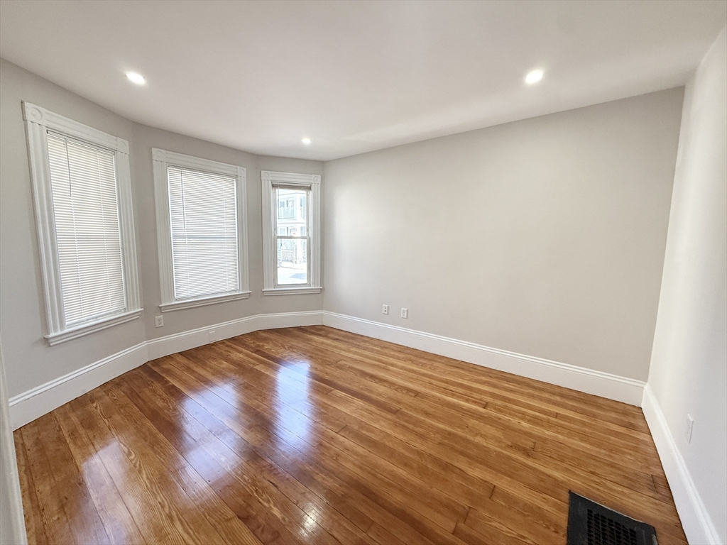 71 Saxton St 1