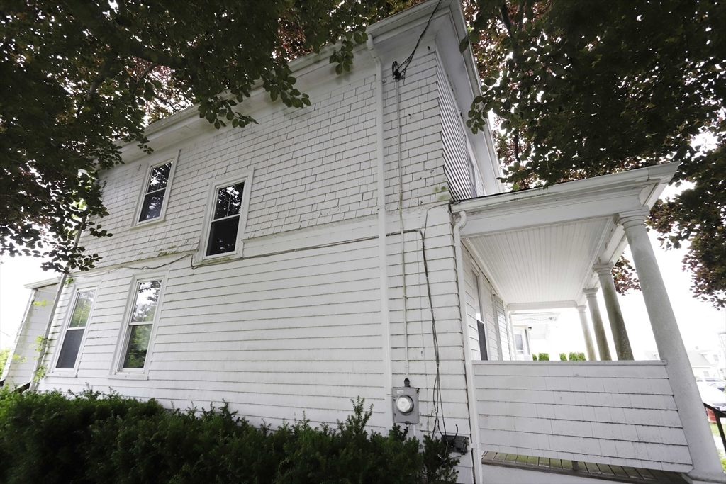 220 Aquidneck St