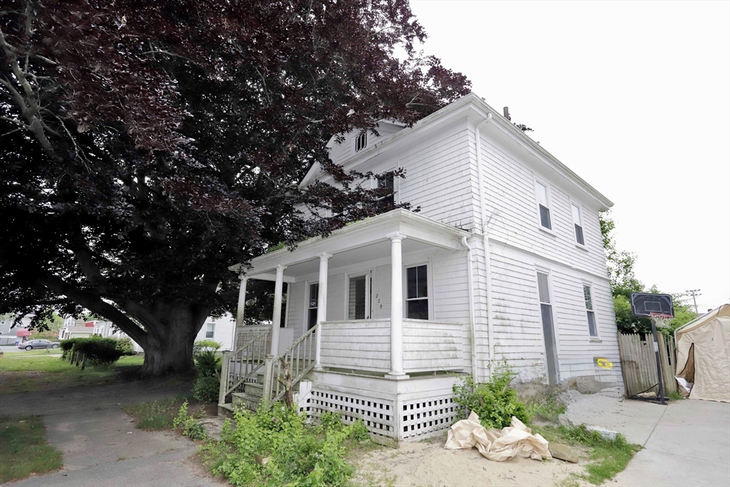 220 Aquidneck St