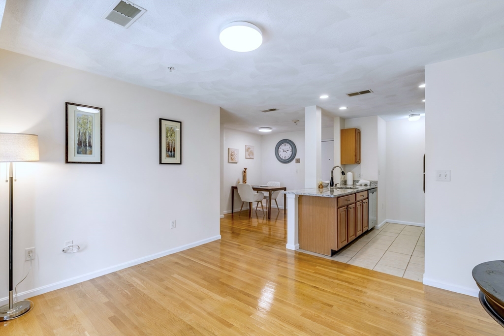39 Broadway 208