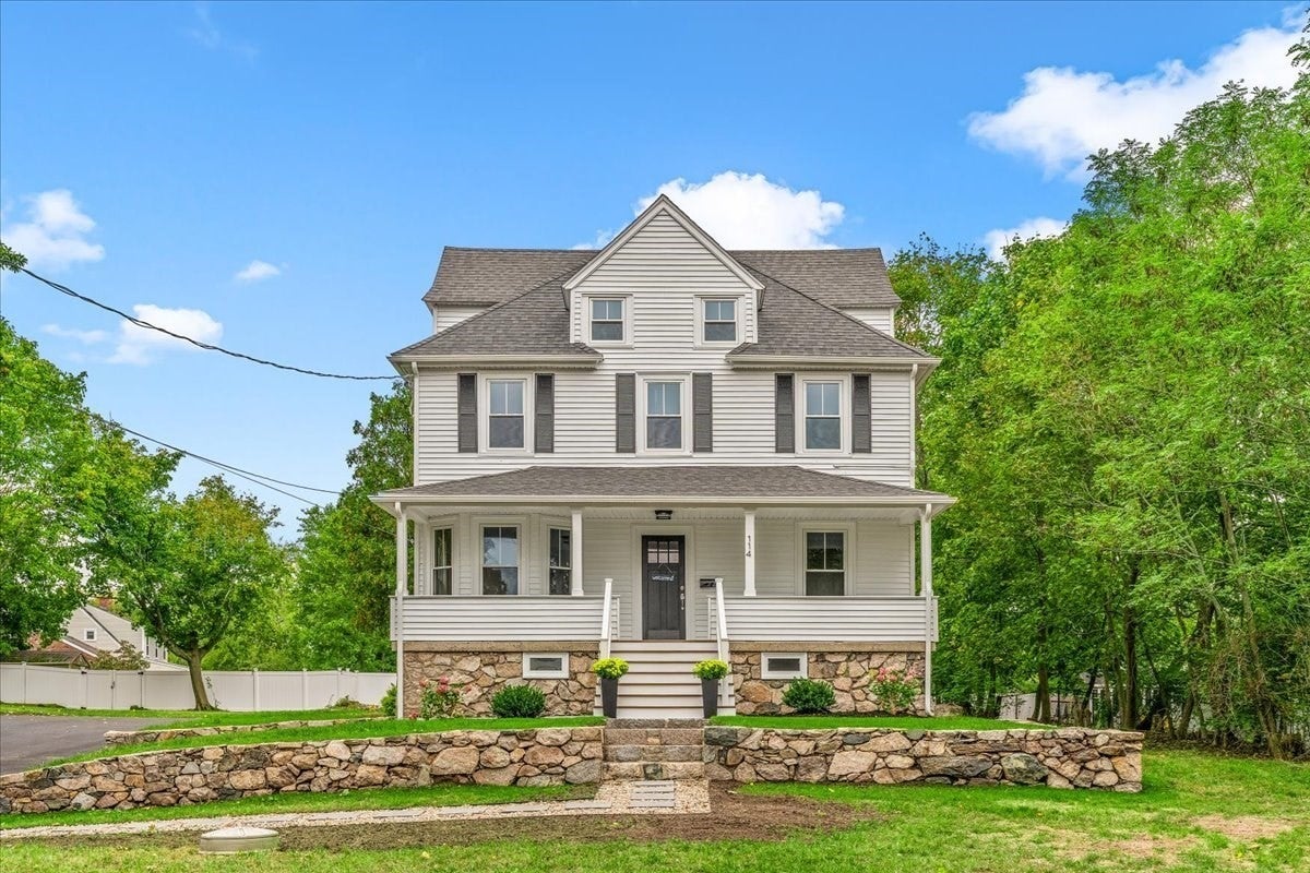 114 Hull St, Hingham, MA Photo #1