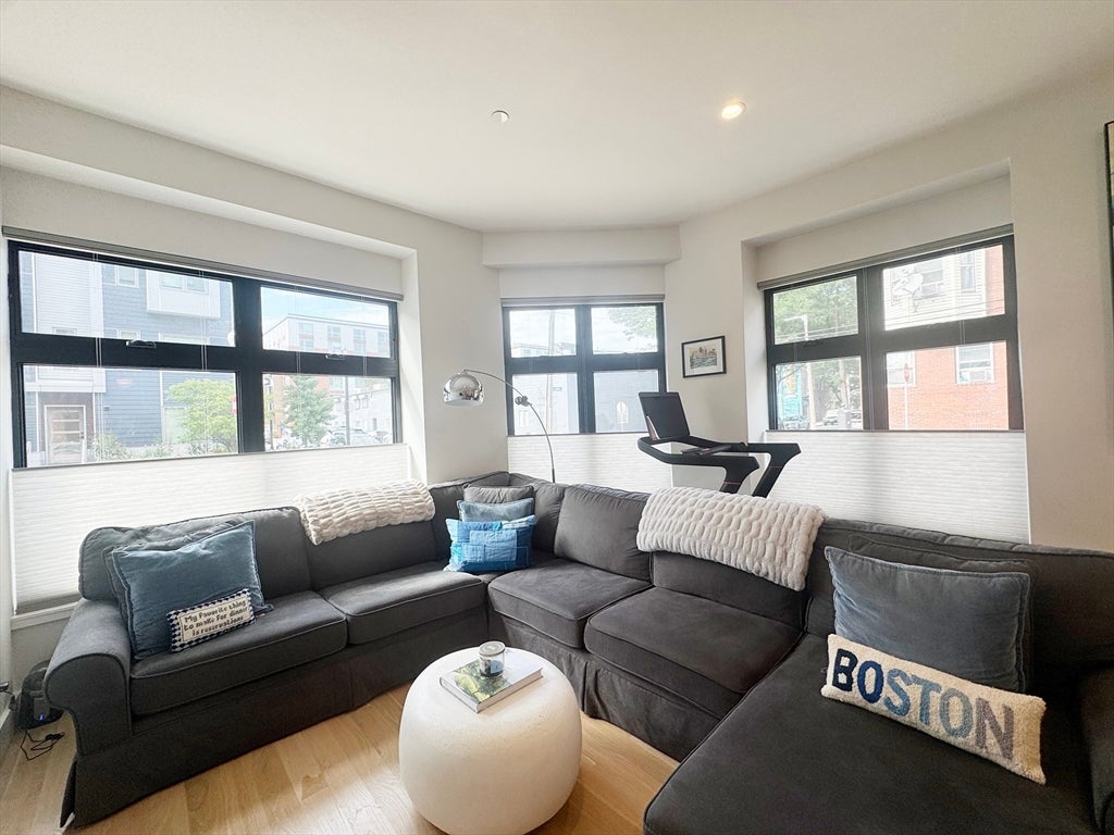 109 Liverpool Street #1, Boston, MA, 109 Liverpool Street #1, Boston, MA Photo #1