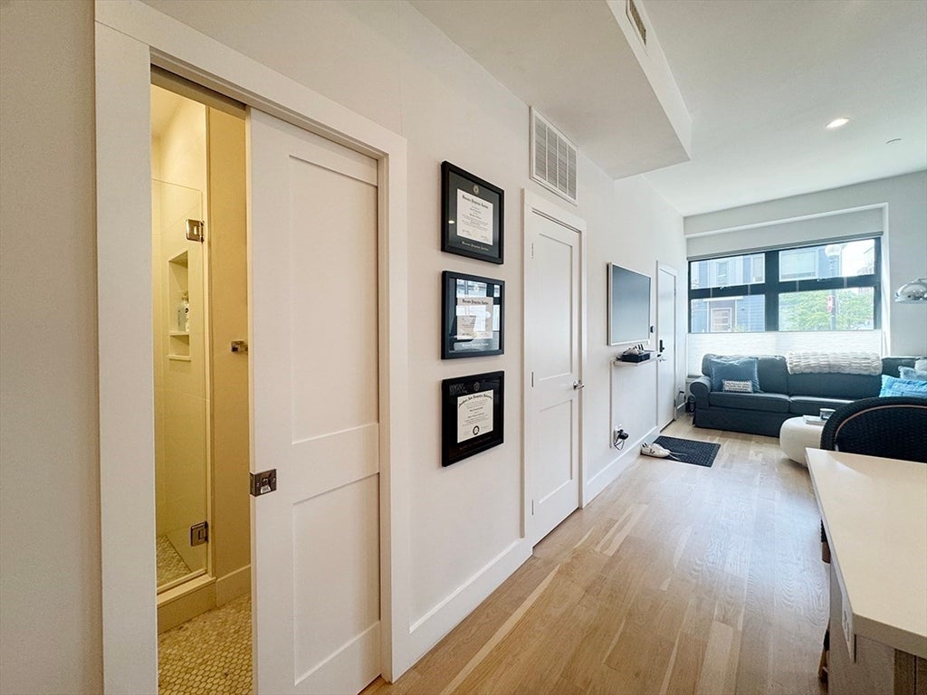 109 Liverpool Street #1, Boston, MA, 109 Liverpool Street #1, Boston, MA Photo #6