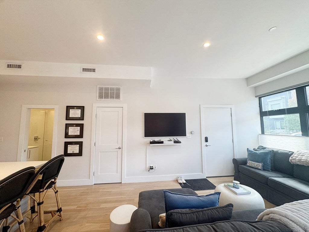 109 Liverpool Street #1, Boston, MA, 109 Liverpool Street #1, Boston, MA Photo #5