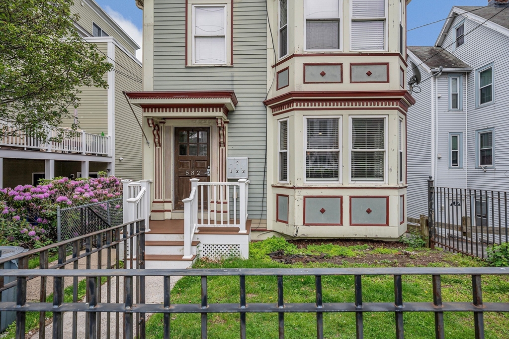 582 Freeport St 2