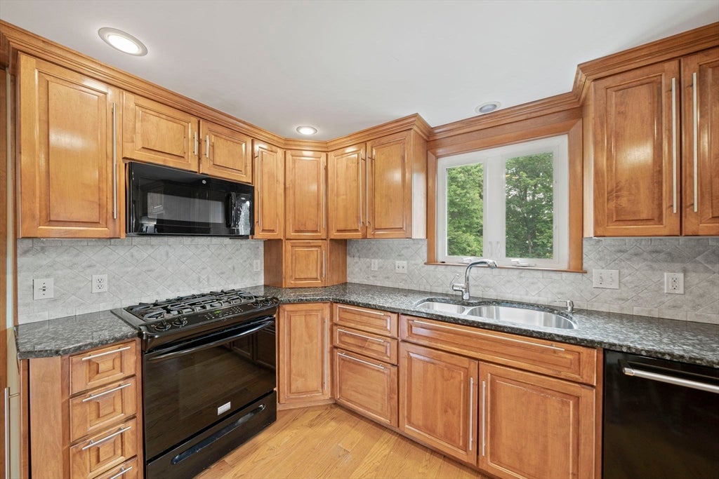 20 Worcester Dr, Norwood, MA, 20 Worcester Dr, Norwood, MA Photo #13