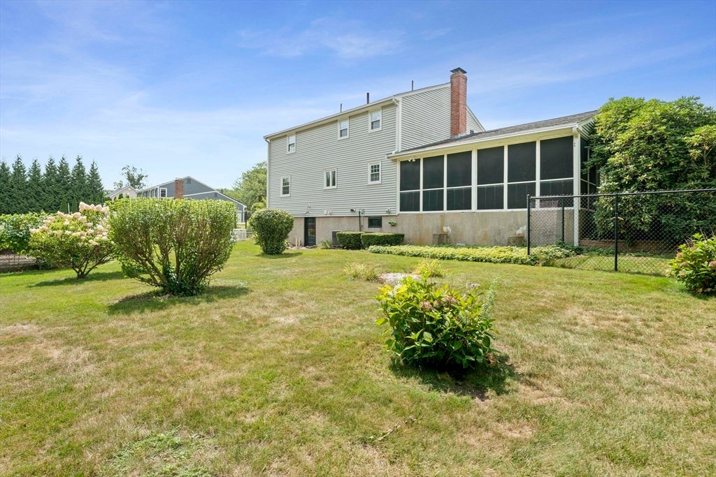 20 Worcester Dr, Norwood, MA, 20 Worcester Dr, Norwood, MA Photo #2