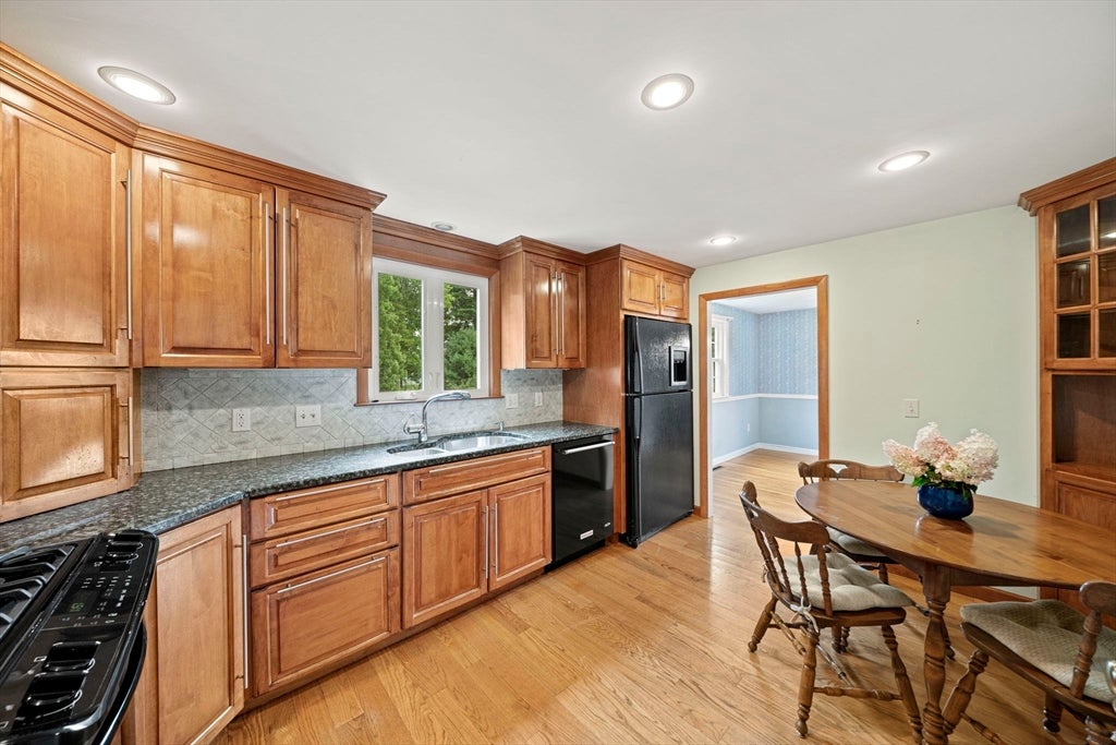 20 Worcester Dr, Norwood, MA, 20 Worcester Dr, Norwood, MA Photo #3