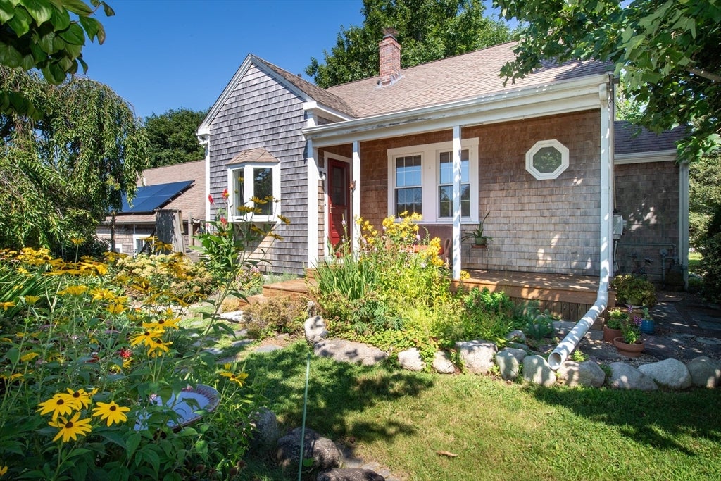 Photo of 364 Alden Rd, Fairhaven, MA