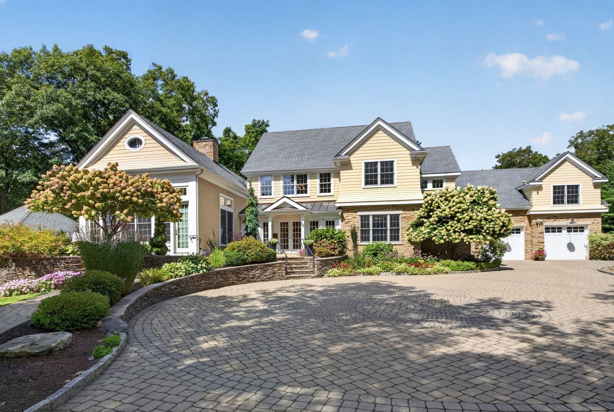 68 W Hill Ave