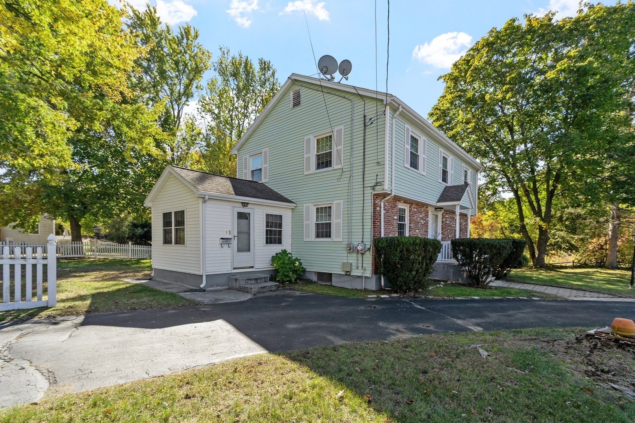 54 River St