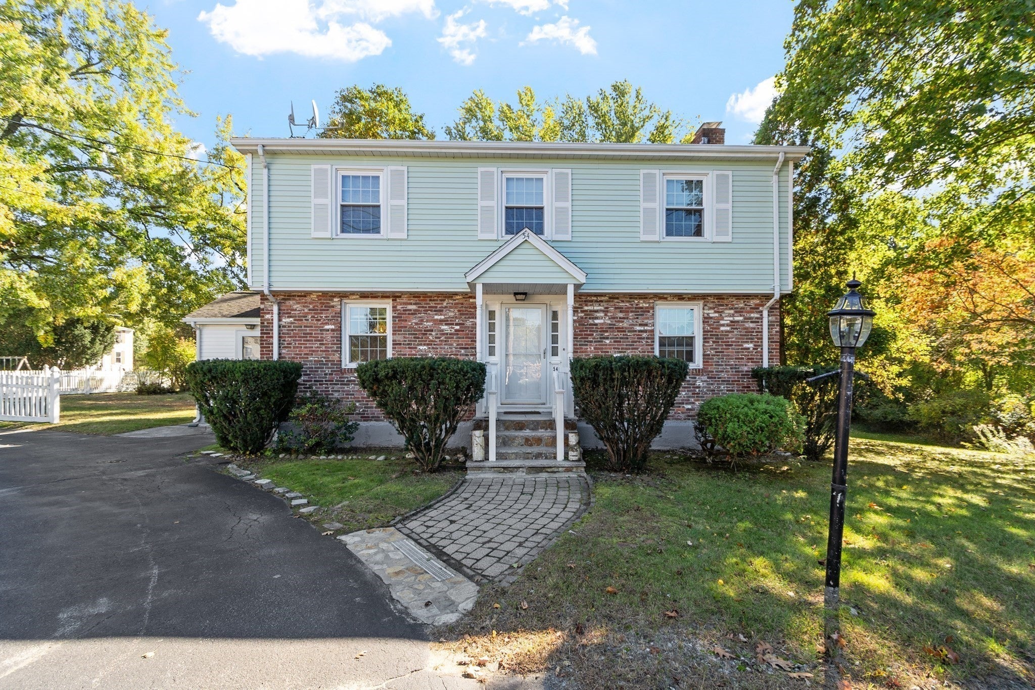 54 River St