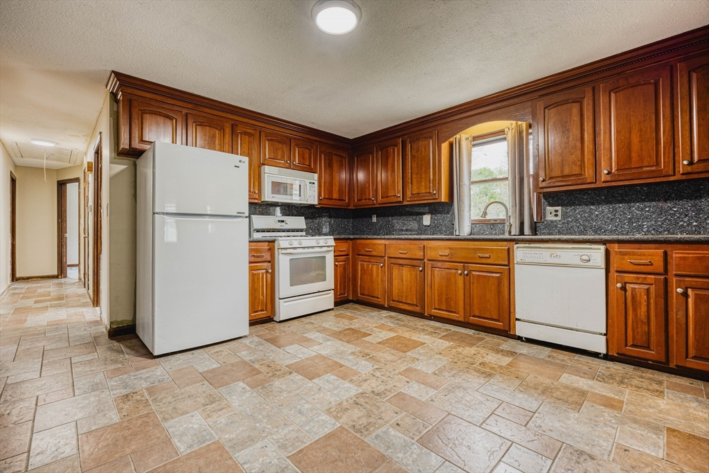 31 Raven Rd, Dracut, MA Photo #9