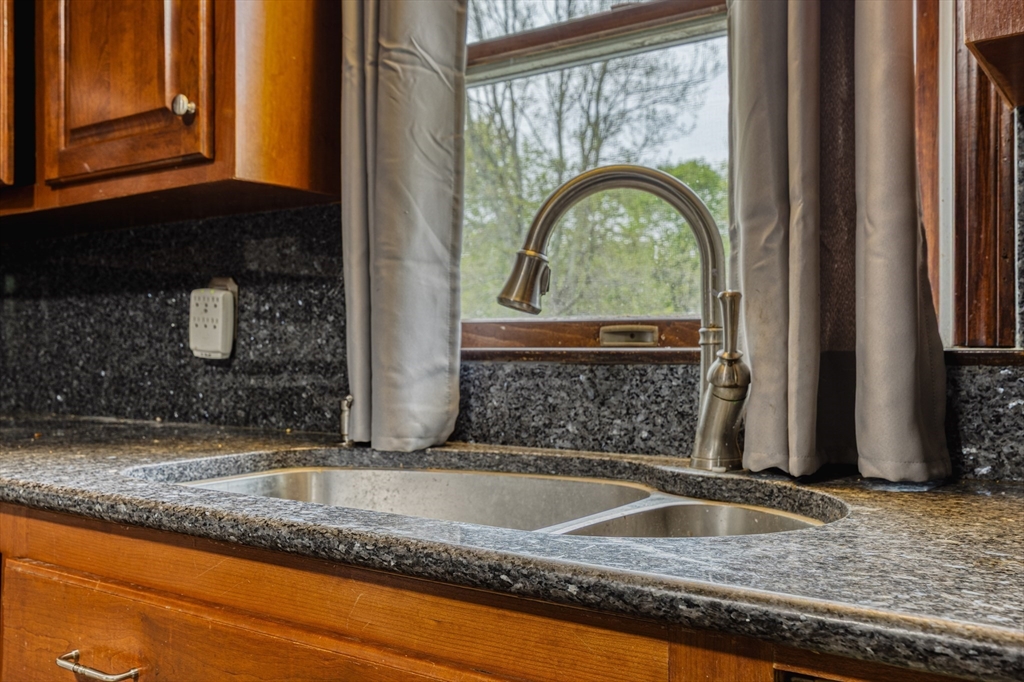 31 Raven Rd, Dracut, MA Photo #12