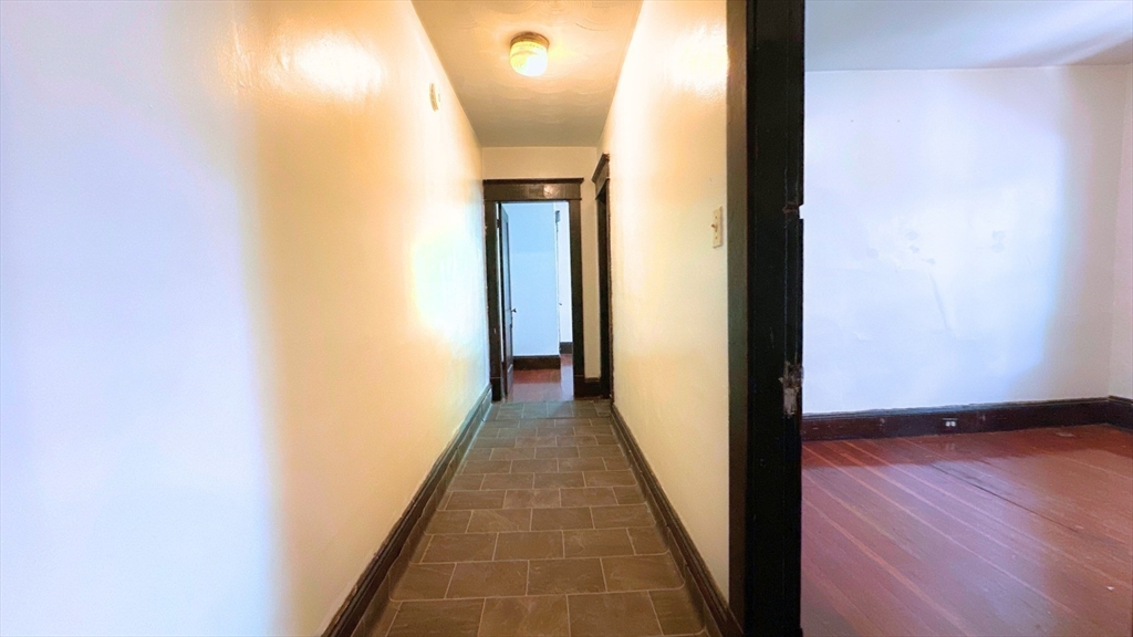 Springfield, Massachusetts 01108, United States, 3 Bedrooms Bedrooms, ,1 BathroomBathrooms,Residential,Active,179690