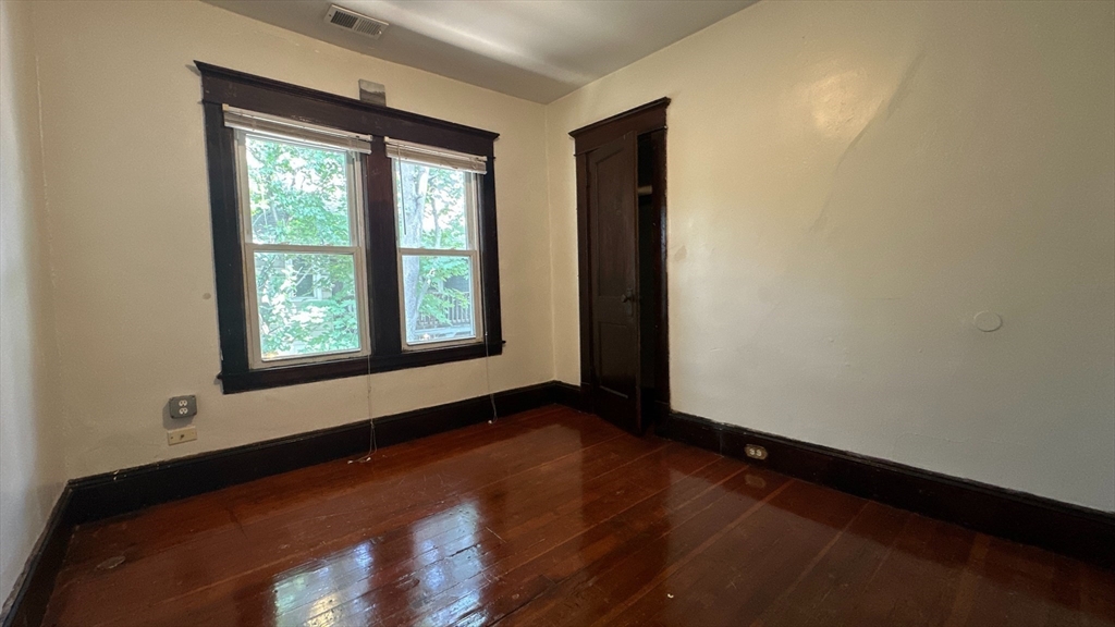 Springfield, Massachusetts 01108, United States, 3 Bedrooms Bedrooms, ,1 BathroomBathrooms,Residential,Active,179690