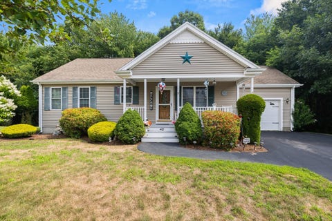Photo of 49 Harmony Crossing, East Bridgewater, MA 02333 (MLS # 73557153)