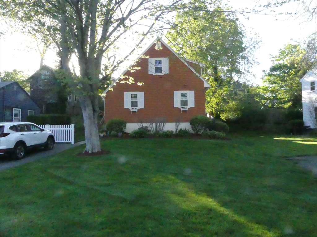 Photo of 14 Lawrence St, Beverly, MA