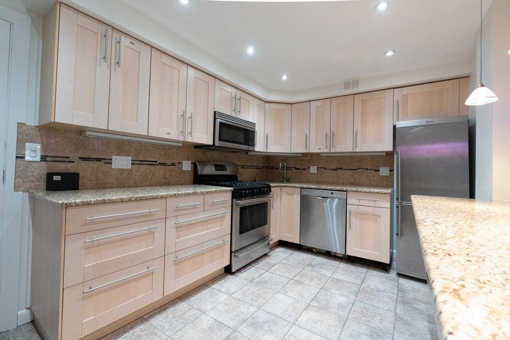 44 Broadlawn Park #20, Boston, MA, 44 Broadlawn Park #20, Boston, MA Photo #4